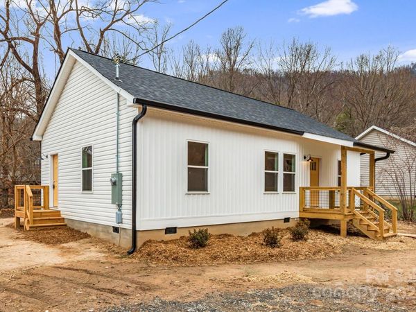 133 Park Ridge Avenue, Swannanoa, NC 28778