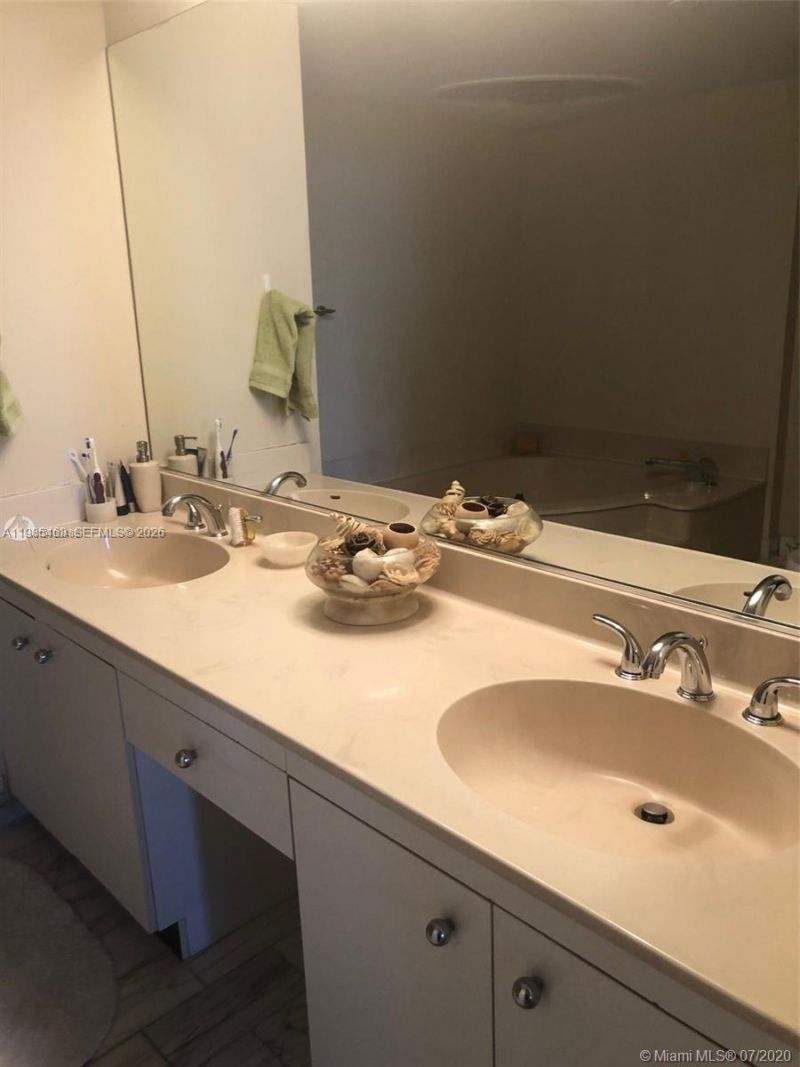 2000 Towerside Ter, Unit 905, Miami, FL 33138 Photo