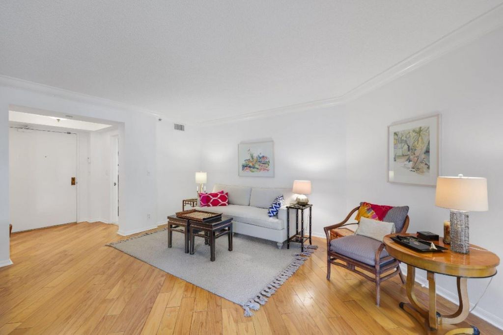 100 SE 5th Avenue, Unit 308, Boca Raton, FL 33432 Photo