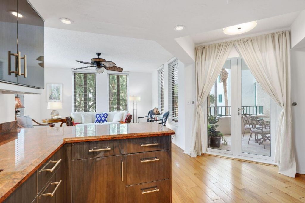 100 SE 5th Avenue, Unit 308, Boca Raton, FL 33432 Photo