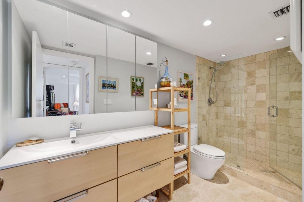 100 SE 5th Avenue, Unit 308, Boca Raton, FL 33432 Photo