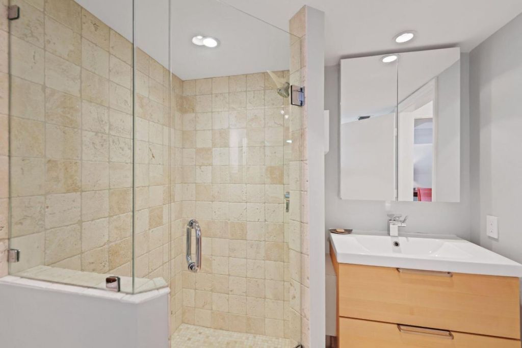 100 SE 5th Avenue, Unit 308, Boca Raton, FL 33432 Photo