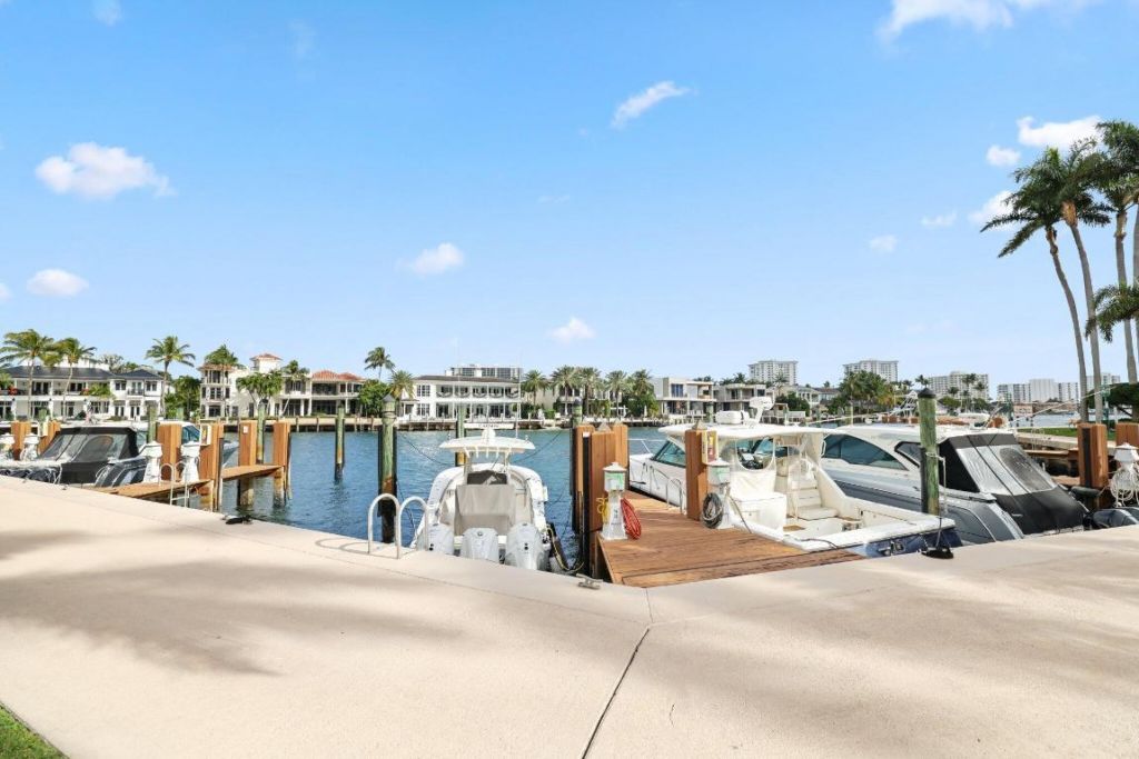 100 SE 5th Avenue, Unit 308, Boca Raton, FL 33432 Photo