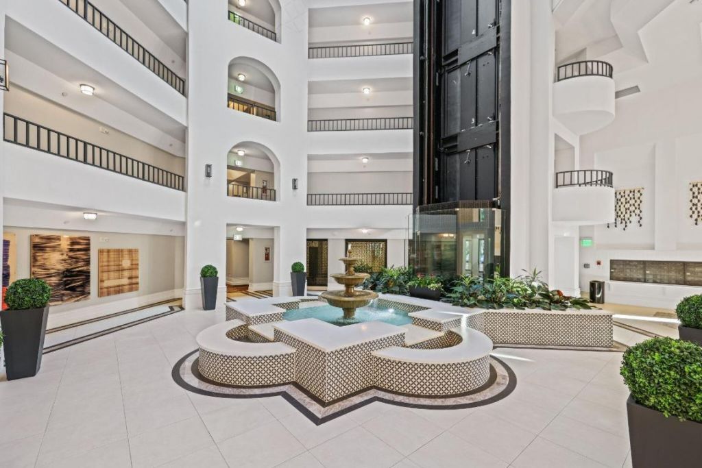 100 SE 5th Avenue, Unit 308, Boca Raton, FL 33432 Photo