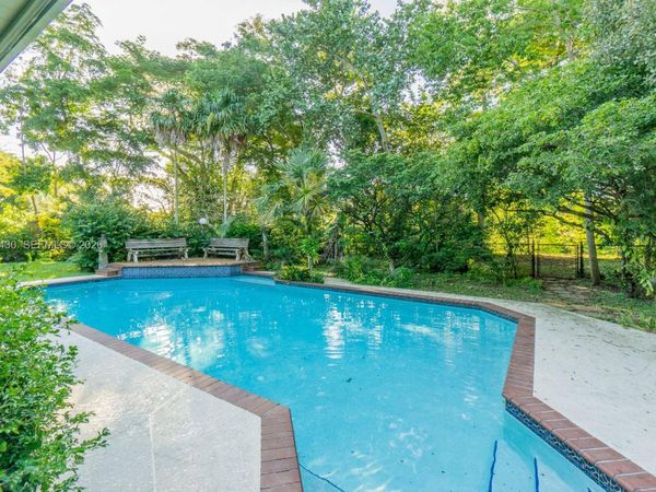 6290 SW 86th St, Miami, FL 33143