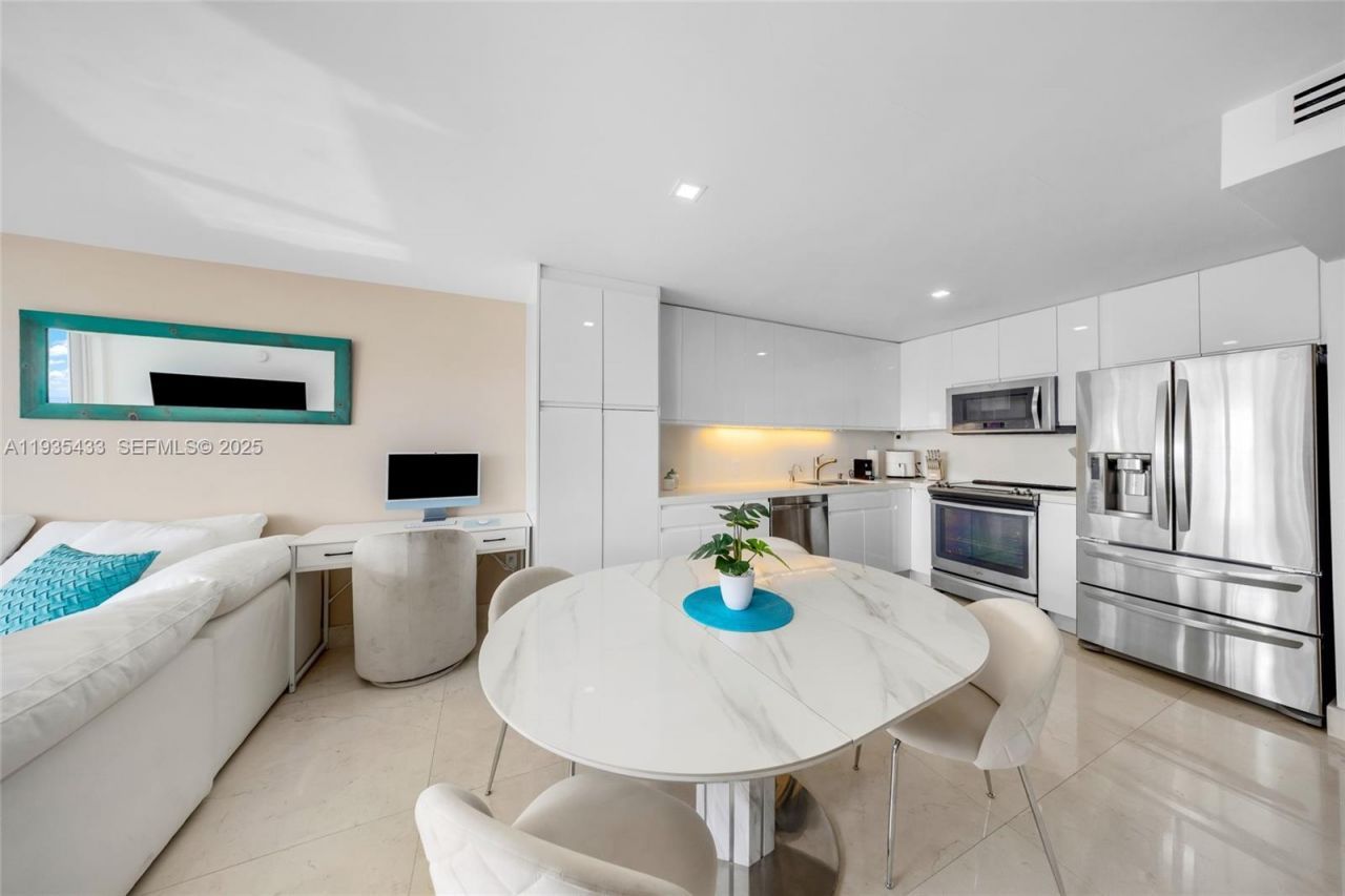 465 Ocean Dr , Unit 1008, Miami Beach, FL 33139 Photo