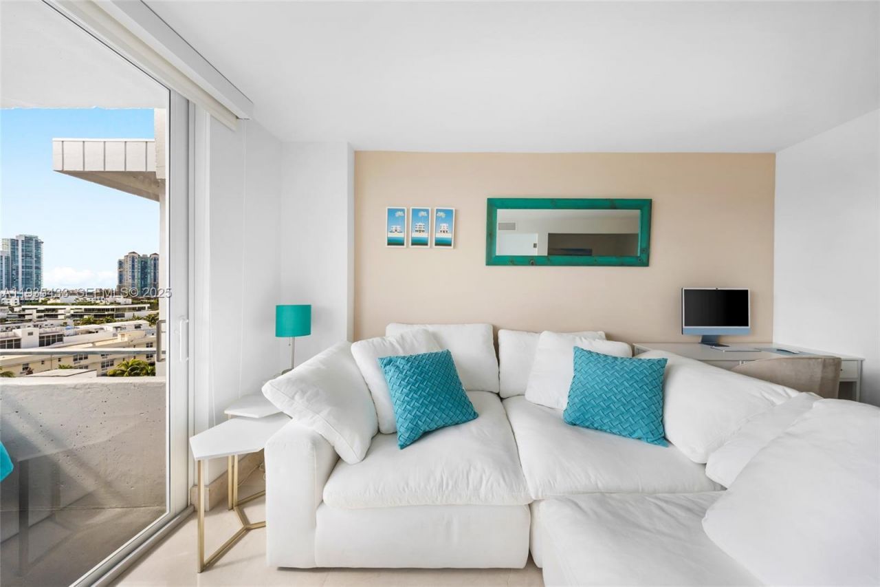 465 Ocean Dr , Unit 1008, Miami Beach, FL 33139 Photo