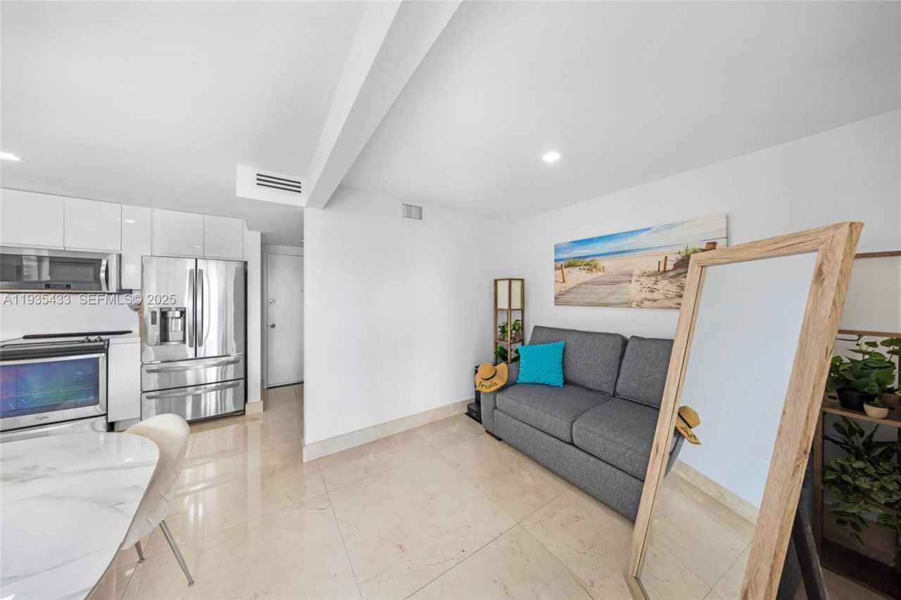 465 Ocean Dr , Unit 1008, Miami Beach, FL 33139 Photo