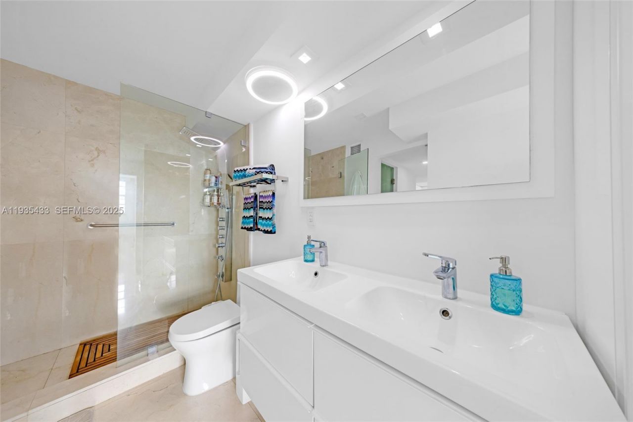 465 Ocean Dr , Unit 1008, Miami Beach, FL 33139 Photo