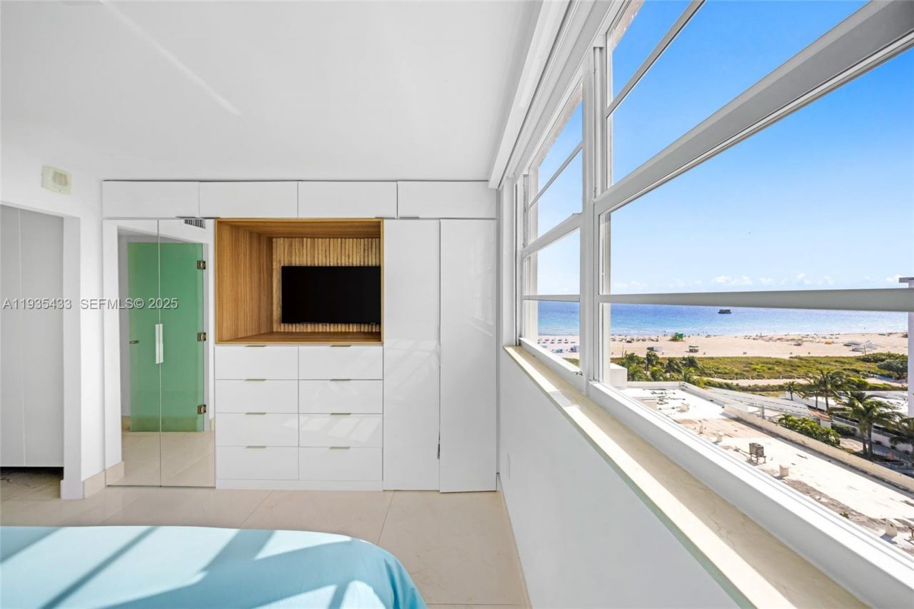 465 Ocean Dr , Unit 1008, Miami Beach, FL 33139 Photo