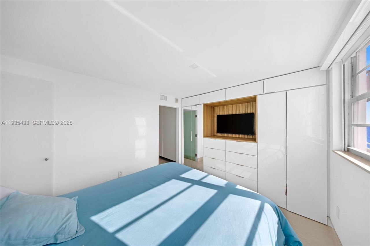 465 Ocean Dr , Unit 1008, Miami Beach, FL 33139 Photo