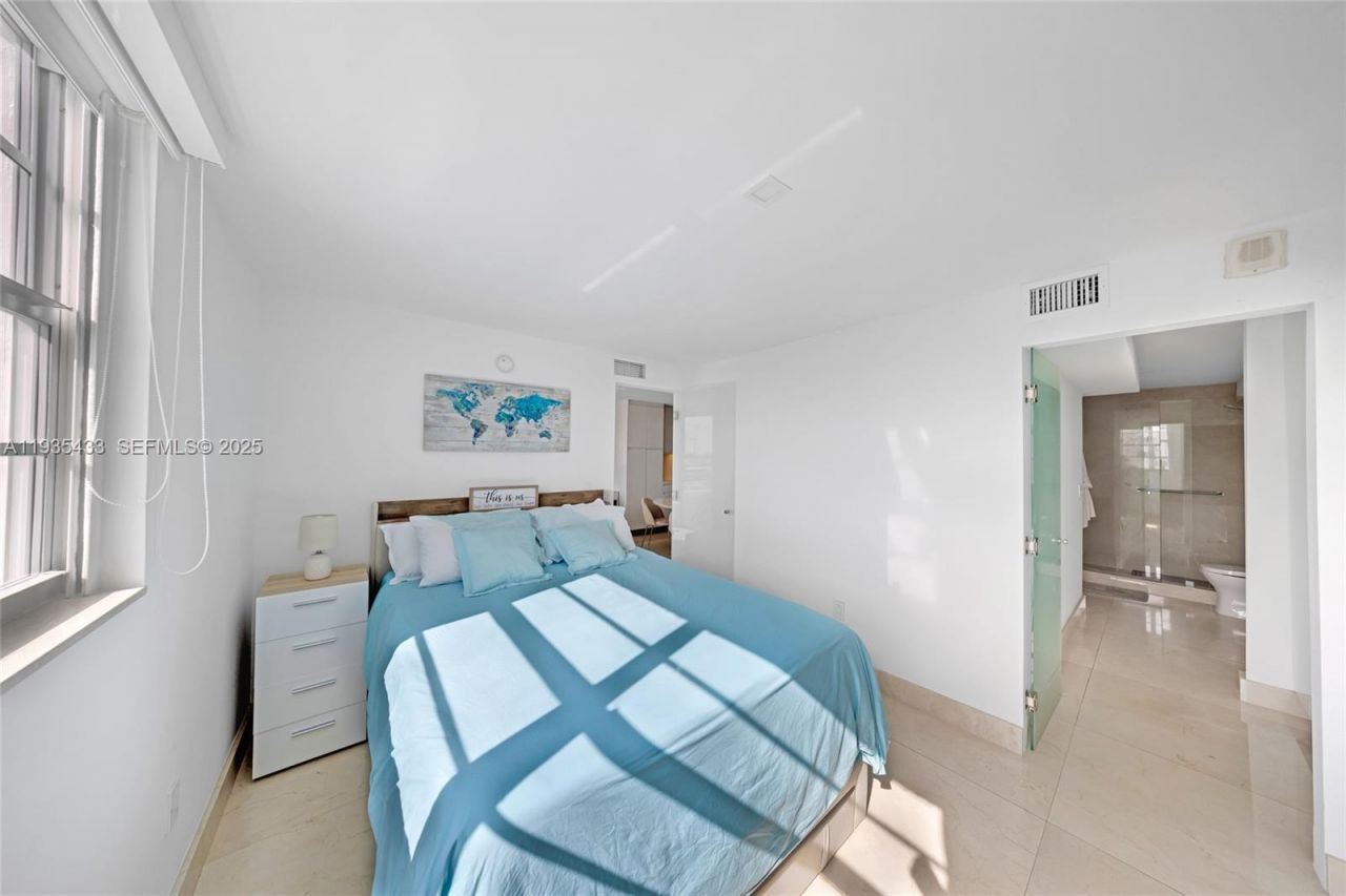 465 Ocean Dr , Unit 1008, Miami Beach, FL 33139 Photo