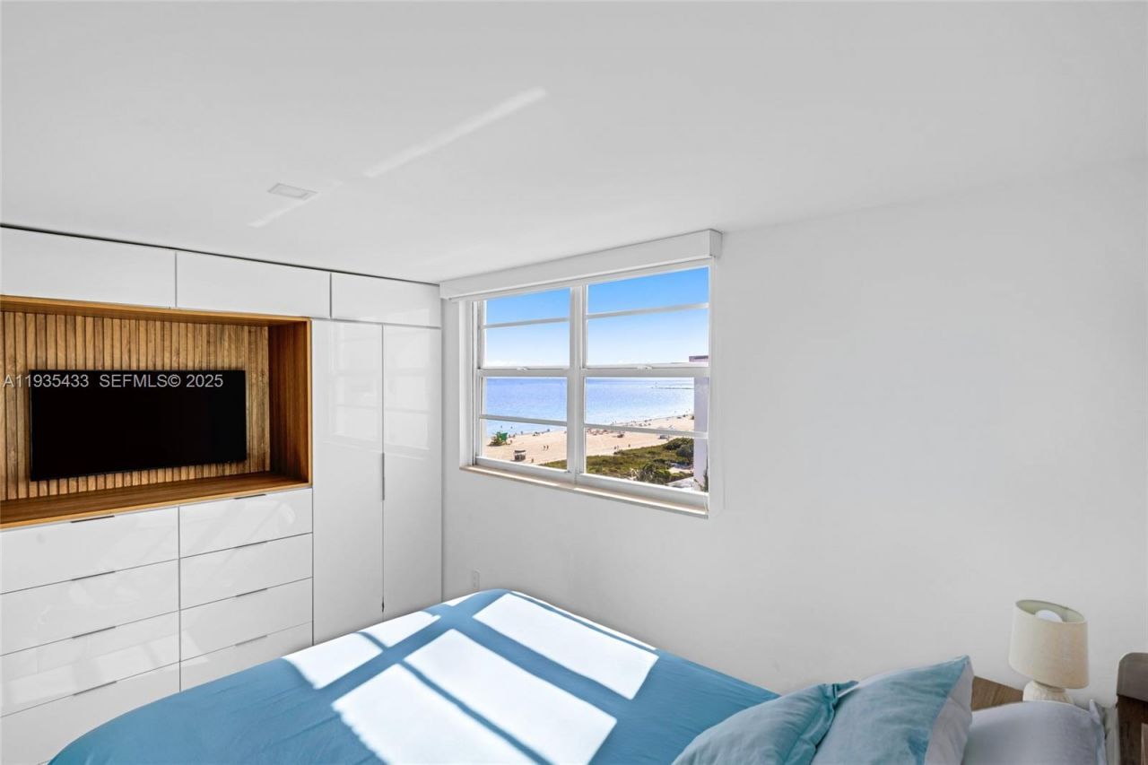465 Ocean Dr , Unit 1008, Miami Beach, FL 33139 Photo