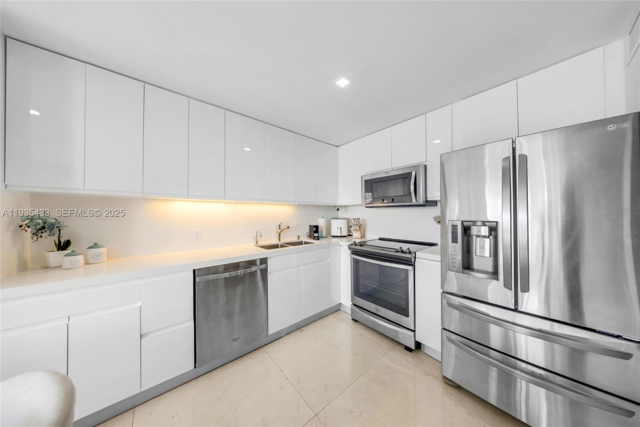 465 Ocean Dr , Unit 1008, Miami Beach, FL 33139 Photo