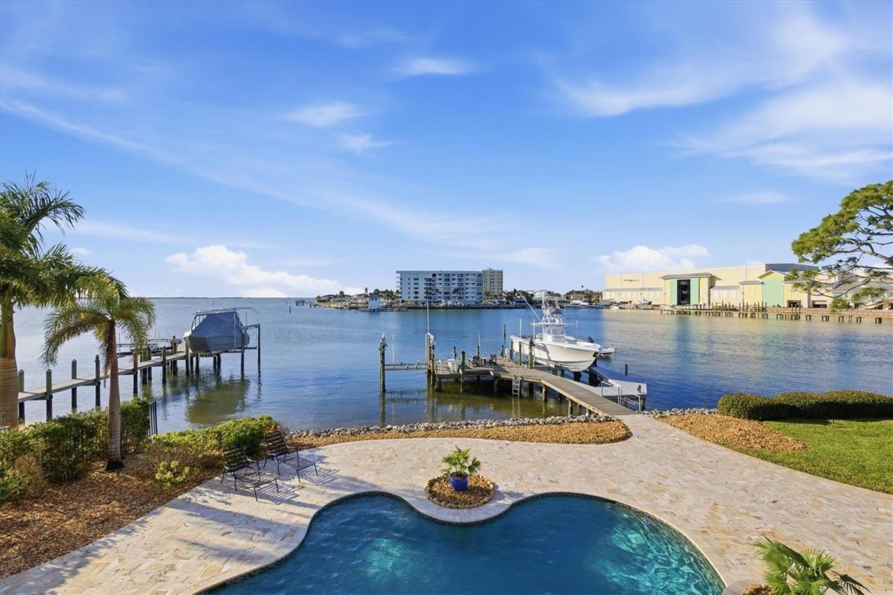 2484 Baywood Drive W, Dunedin, FL 34698 Photo