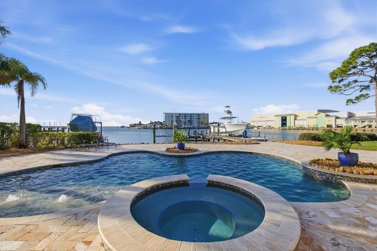 2484 Baywood Drive W, Dunedin, FL 34698 Photo