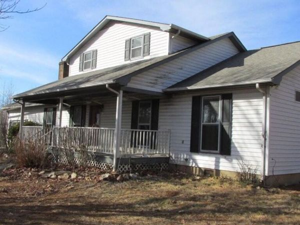 465 McMoon LN, Stuart, VA 24171