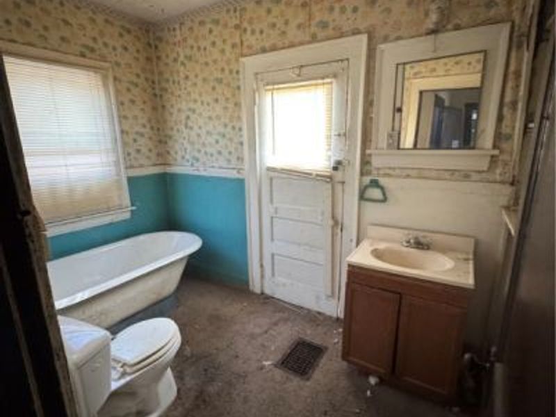 1041 Diagonal Road, Akron, OH 44320 Photo 10