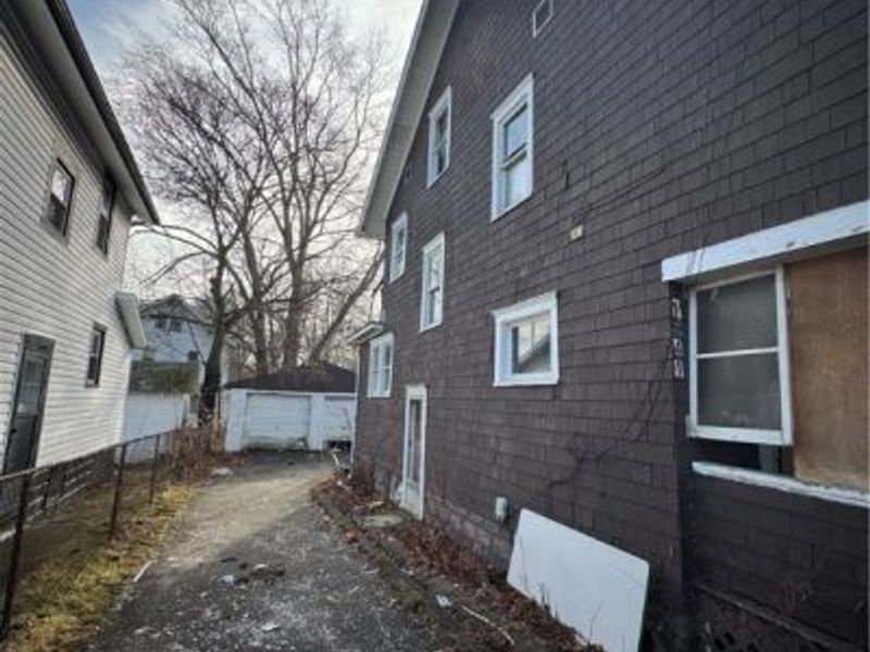 1041 Diagonal Road, Akron, OH 44320 Photo 2