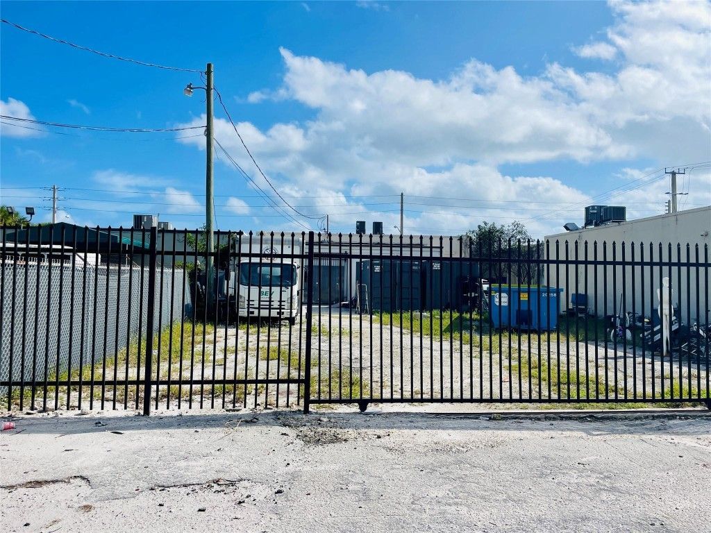 2323 N Dixie Highway, Pompano Beach, FL 33060 Photo