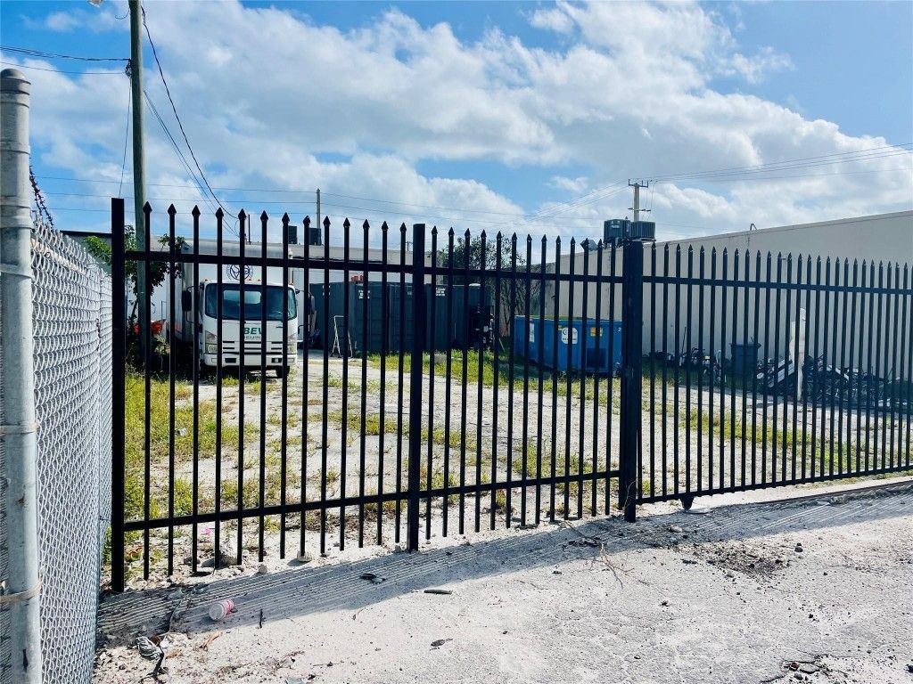 2323 N Dixie Highway, Pompano Beach, FL 33060 Photo