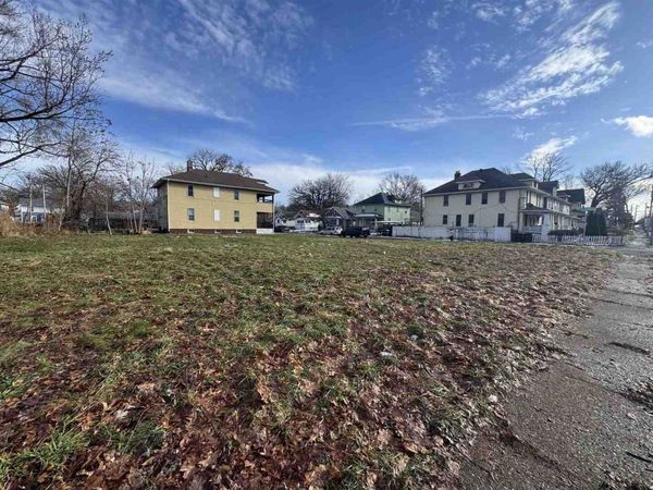 1425 11th Street, Rock Island, IL 61201