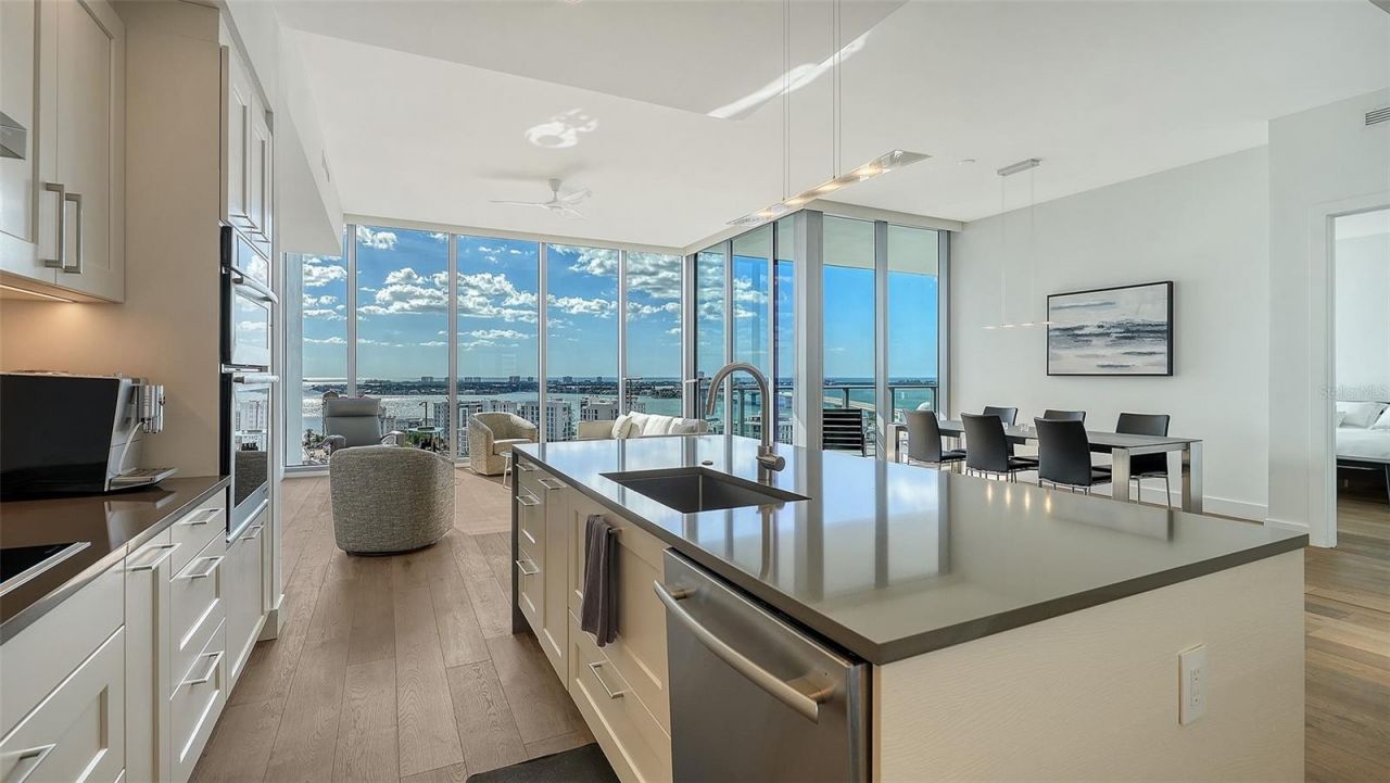 1155 N Gulfstream Avenue, Unit 1704, Sarasota, FL 34236 Photo