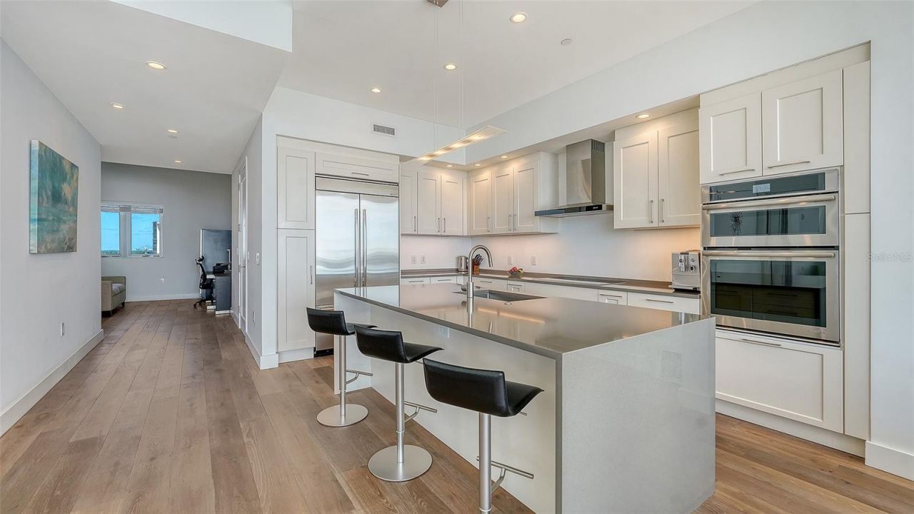 1155 N Gulfstream Avenue, Unit 1704, Sarasota, FL 34236 Photo