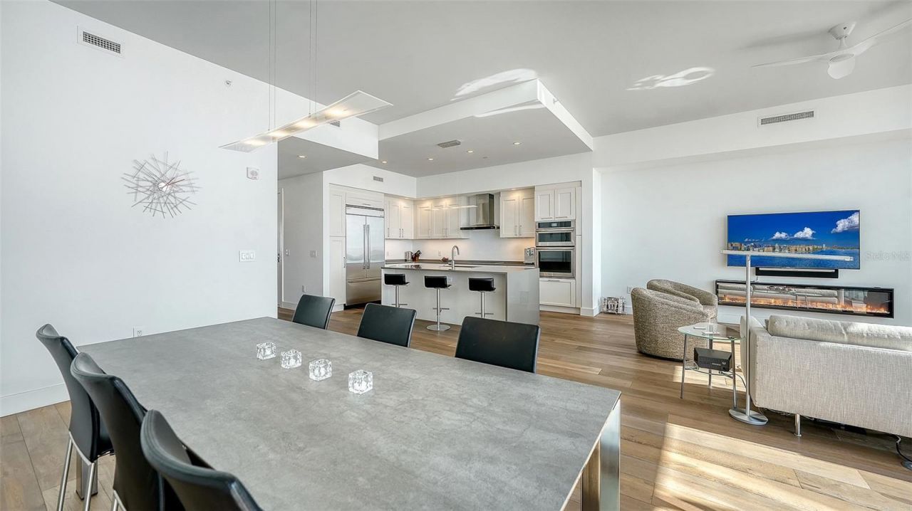 1155 N Gulfstream Avenue, Unit 1704, Sarasota, FL 34236 Photo