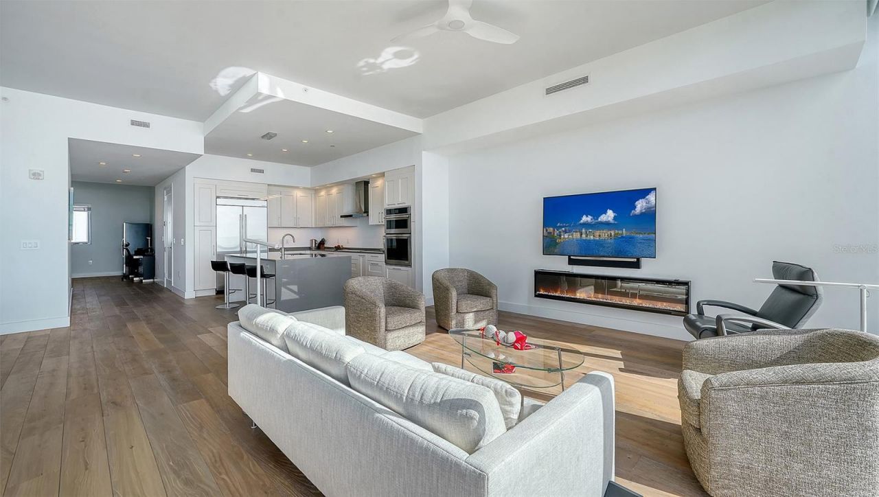 1155 N Gulfstream Avenue, Unit 1704, Sarasota, FL 34236 Photo