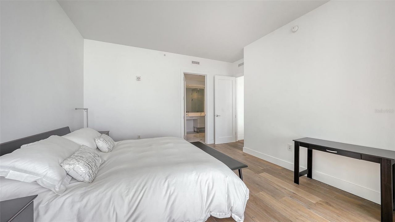 1155 N Gulfstream Avenue, Unit 1704, Sarasota, FL 34236 Photo