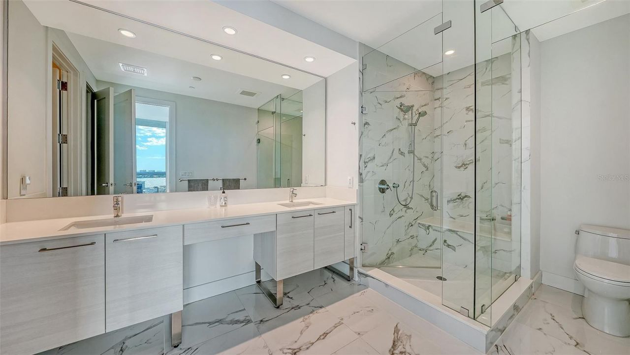 1155 N Gulfstream Avenue, Unit 1704, Sarasota, FL 34236 Photo