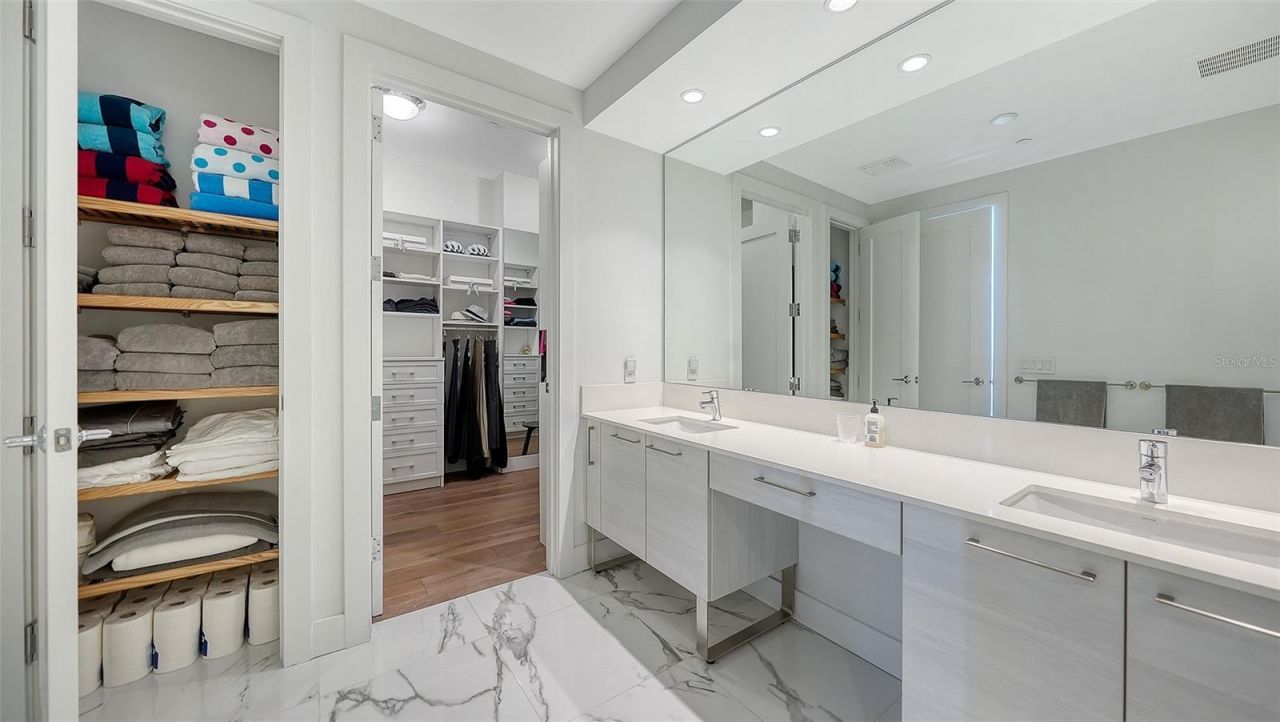 1155 N Gulfstream Avenue, Unit 1704, Sarasota, FL 34236 Photo