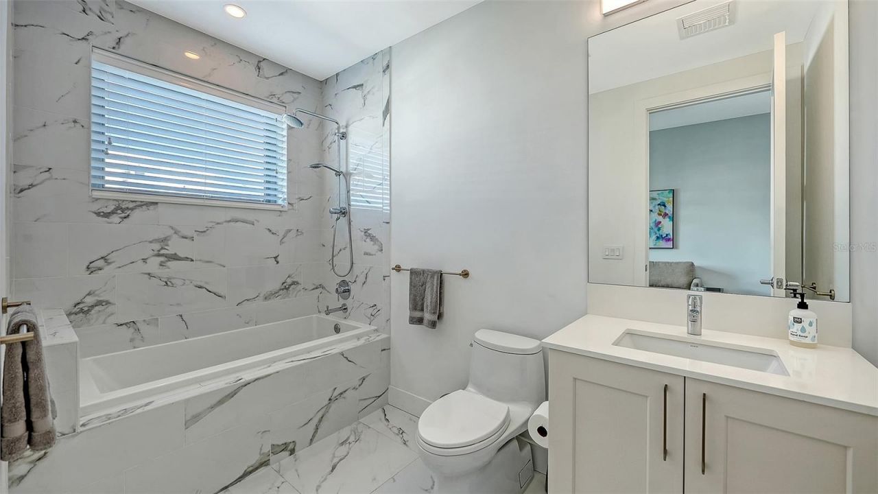 1155 N Gulfstream Avenue, Unit 1704, Sarasota, FL 34236 Photo