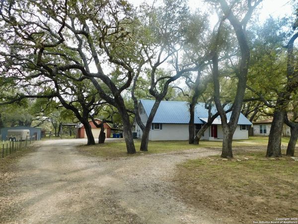 30 CRESTLINE DR, Pleasanton, TX 78064