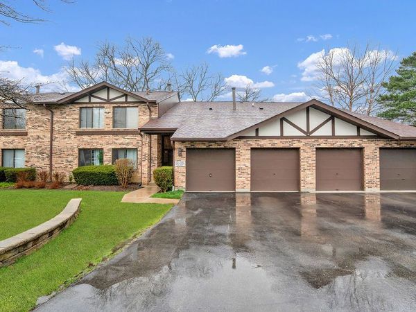 6267 Trinity Drive, Unit 2-D, Lisle, IL 60532