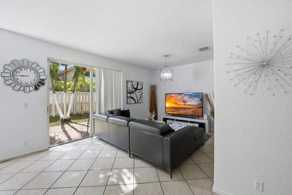 4162 Winnipeg Way, West Palm Beach, FL 33409 Photo