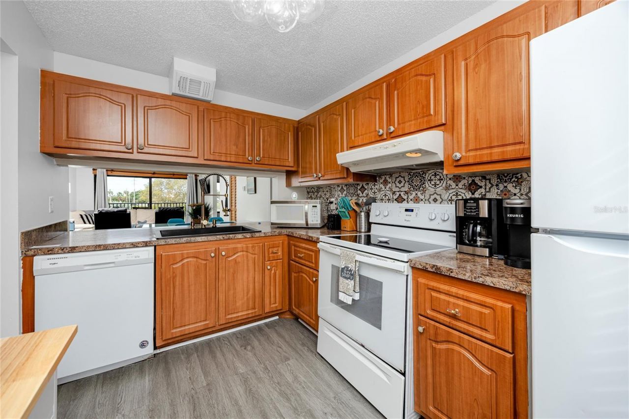 6113 Palma Del Mar Boulevard S, Unit 221, Saint Petersburg, FL 33715 Photo