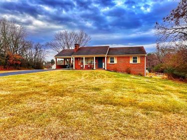 2229 Cedar Gate Rd, Madison Heights, VA 24572