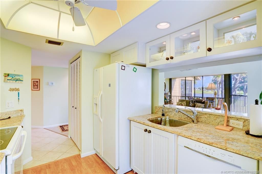233 NE Edgewater Drive, Unit 204, Stuart, FL 34996 Photo