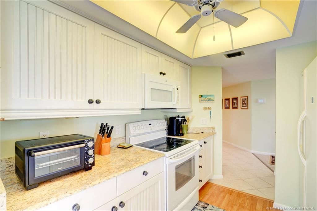 233 NE Edgewater Drive, Unit 204, Stuart, FL 34996 Photo
