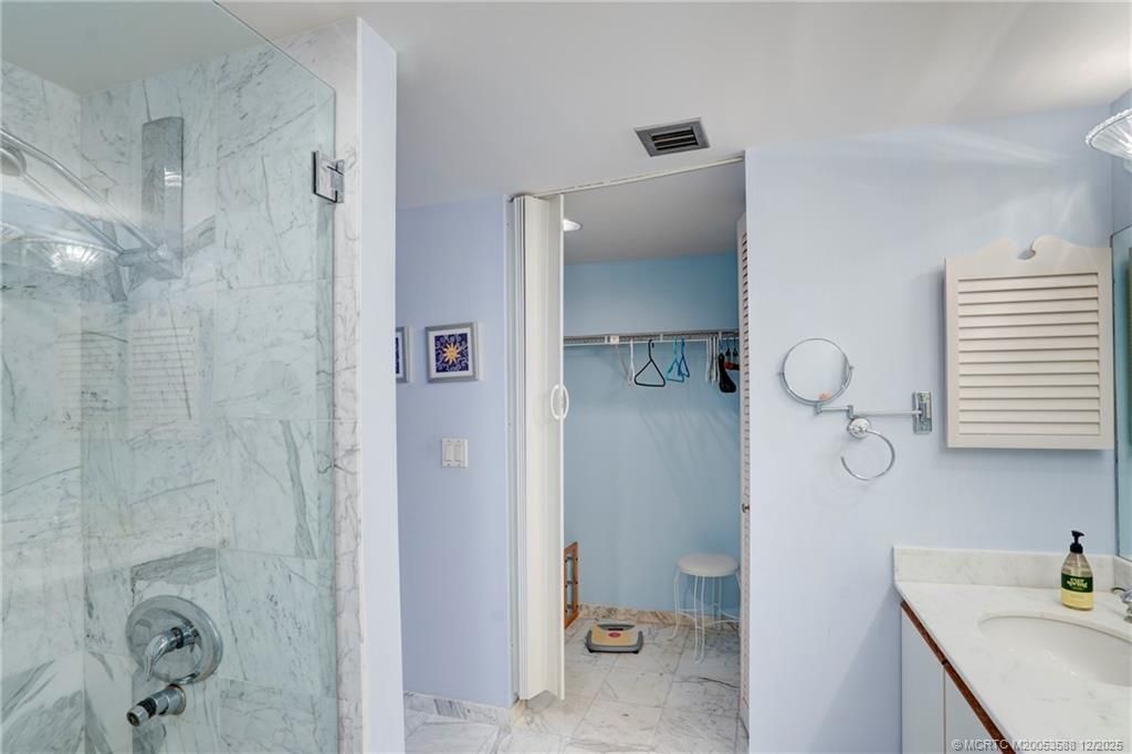 233 NE Edgewater Drive, Unit 204, Stuart, FL 34996 Photo