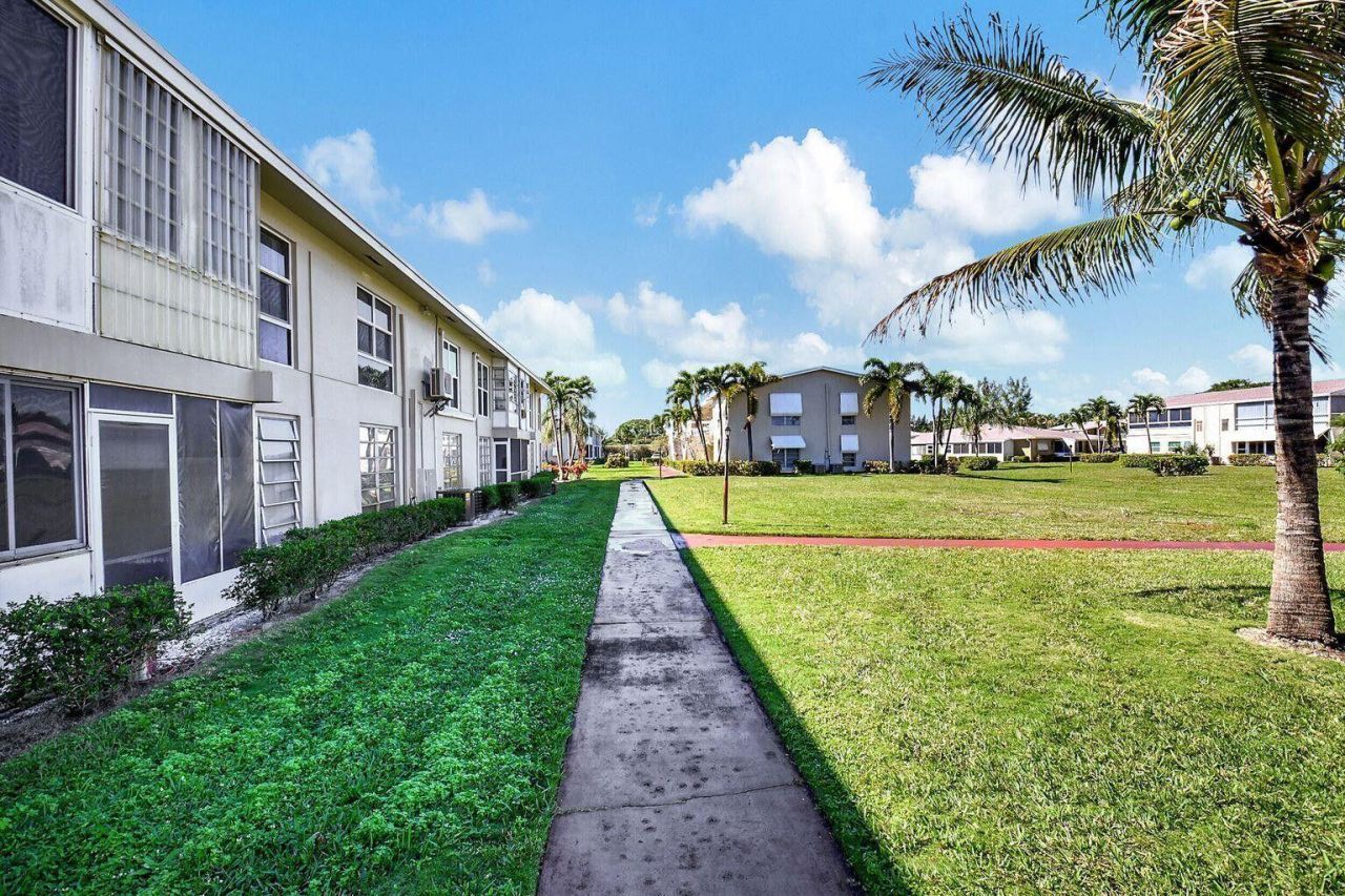 315 Circle Drive S, Unit 102, Boynton Beach, FL 33435 Photo