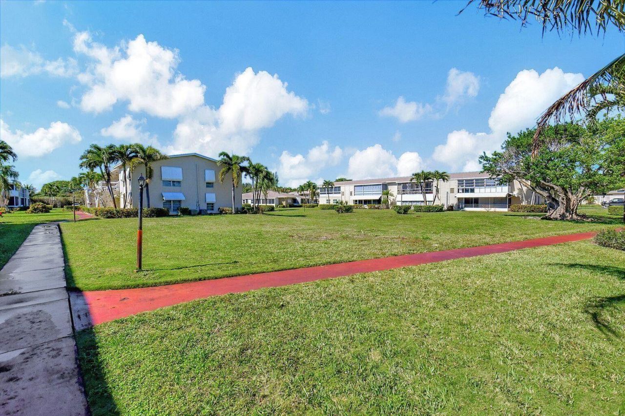 315 Circle Drive S, Unit 102, Boynton Beach, FL 33435 Photo