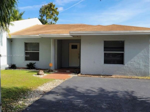 18953 SW 113th Ct , Miami, FL 33157