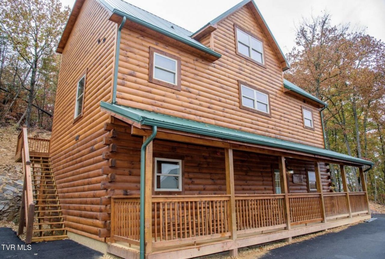 834 String Run Way Pigeon Forge, TN 37863