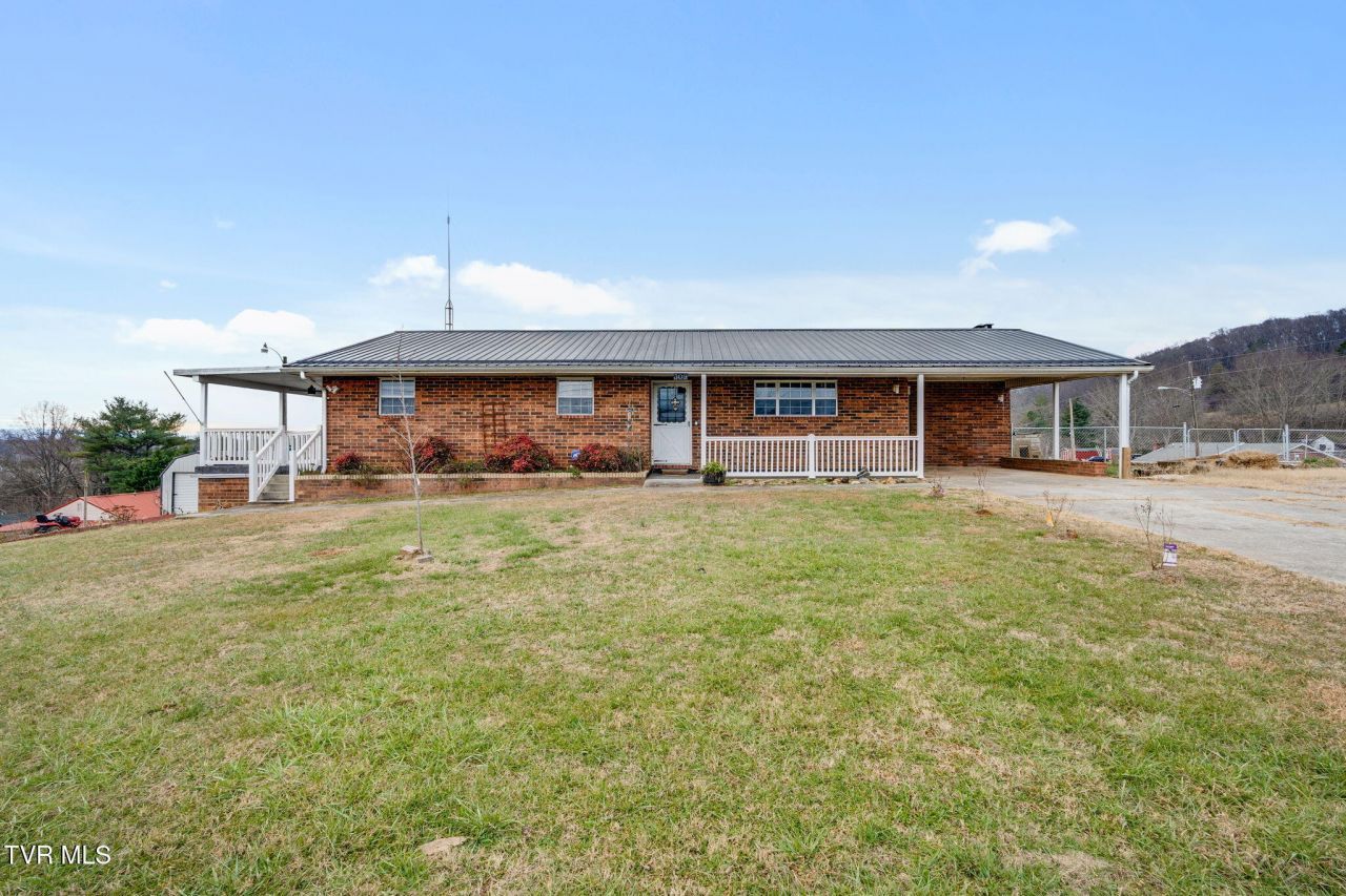 309 Hill Avenue, Surgoinsville, TN 37873 Main Photo