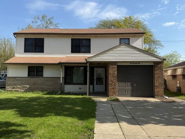 674 E Algonquin Road, Des Plaines, IL 60016