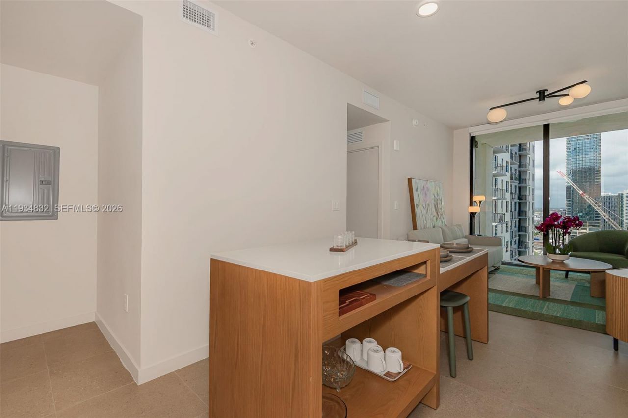 11 NE 6 St , Unit 2709, Miami, FL 33132 Photo