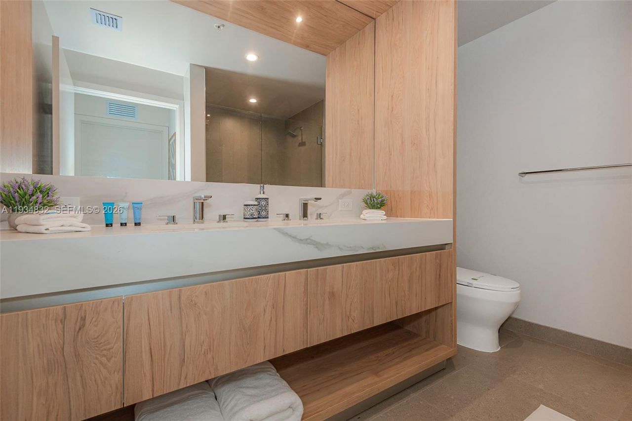 11 NE 6 St , Unit 2709, Miami, FL 33132 Photo